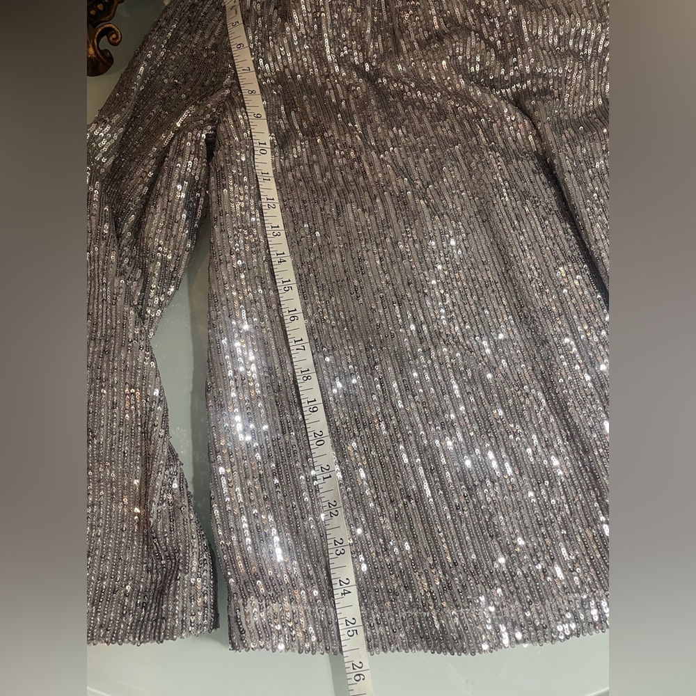 NWT Soft Surroundings Long Sleeve Silver Sequin Top Size Medium - Picture 8 of 8
